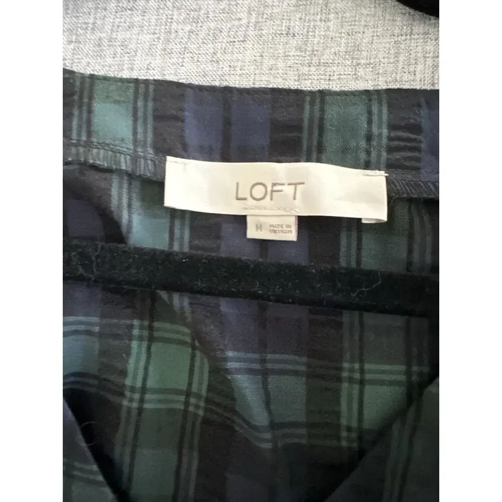 Loft Plaid Textured Tartan Green Blue Puff Short Sleeve Blouse V-Neck Sz Medium